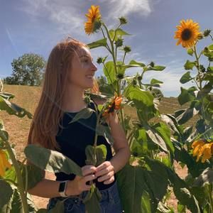 Meet your Posher, Claire